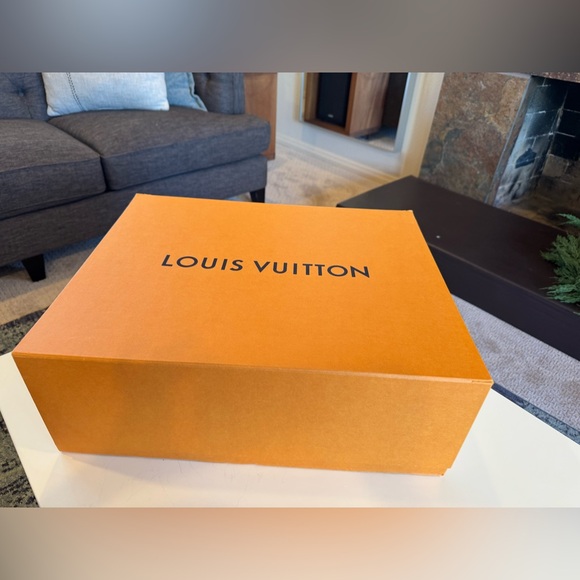 SOLD DO NOT BUY Louis Vuitton LV Monogram Authentic Capucines MM - Picture 7 of 17